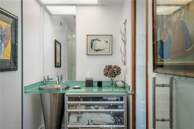 1503 Skylark Ln, Los Angeles, CA 90069 - full bath with vanity
