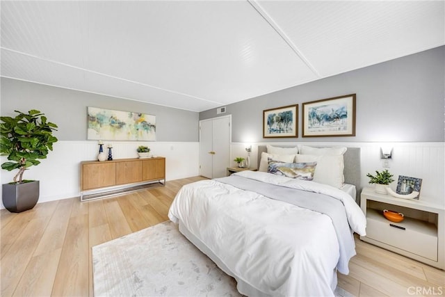 960 S Joliet Cir, Anaheim Hills, CA 92807 - bedroom featuring a wainscoted wall and wood finished floors