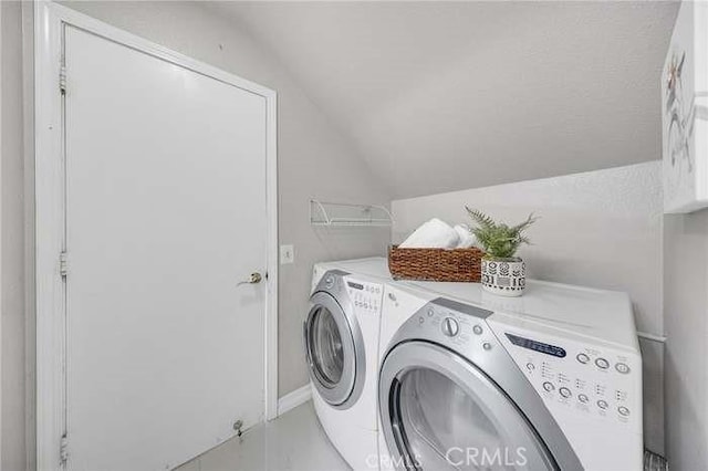 960 S Joliet Cir, Anaheim Hills, CA 92807 - laundry area featuring separate washer and dryer