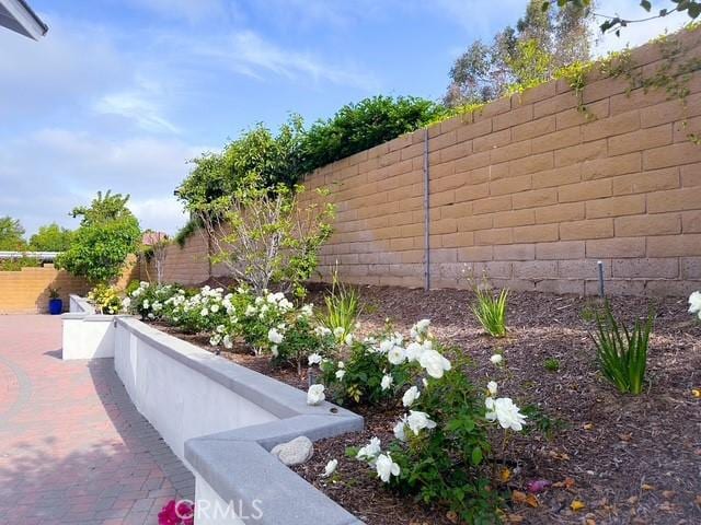 960 S Joliet Cir, Anaheim Hills, CA 92807 - view of fenced backyard