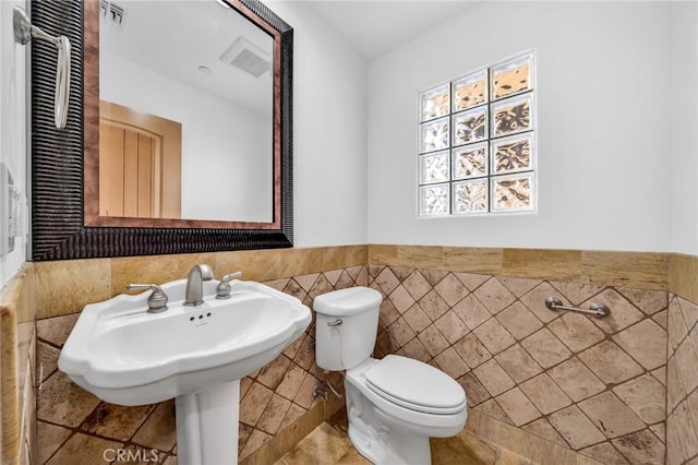 1907 Ernest Ave Unit B, Redondo Beach, CA 90278 - bathroom featuring toilet, tile walls, a wainscoted wall, and a sink
