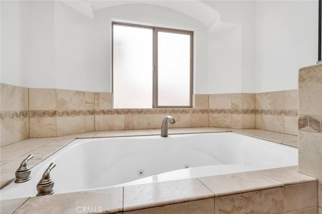 1907 Ernest Ave Unit B, Redondo Beach, CA 90278 - full bathroom with a whirlpool tub