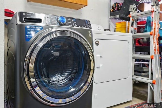 5447 E Centralia St, Long Beach, CA 90808 - laundry area featuring washing machine and clothes dryer