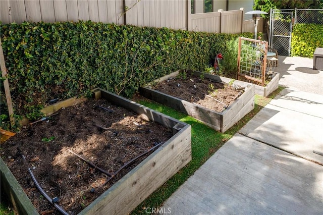 view of yard featuring fence and a garden