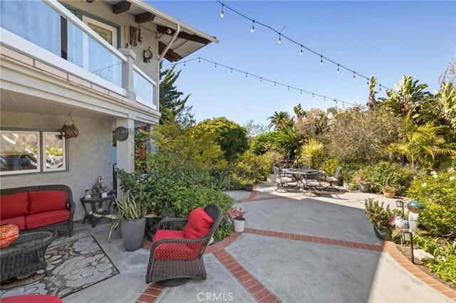 view of patio with outdoor dining area and an outdoor hangout area