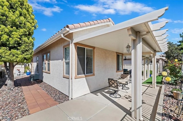 40636 Via Jalapa, Murrieta, CA 92562 - exterior space with fence