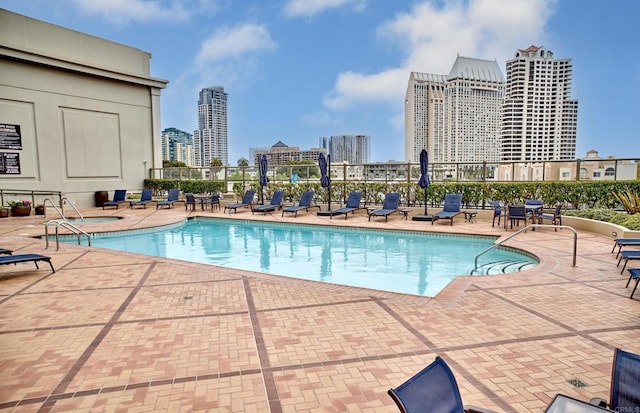 700 W E St Unit 2802, San Diego, CA 92101 - community pool with a view of skyline, a patio, a hot tub, and fence