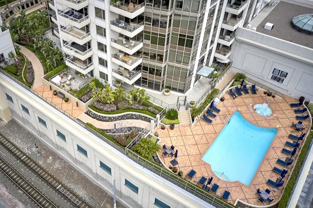 700 W E St Unit 2802, San Diego, CA 92101 - aerial view of a pool area