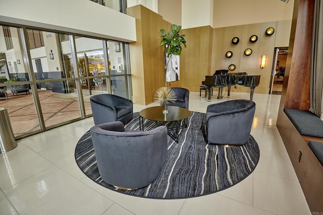 700 W E St Unit 2802, San Diego, CA 92101 - common area featuring a high ceiling and wooden walls