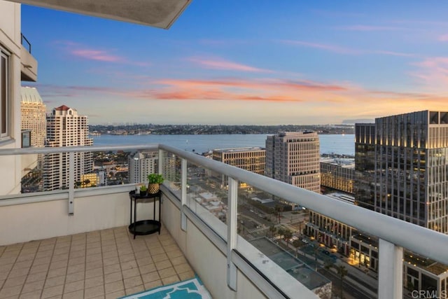 700 W E St Unit 2802, San Diego, CA 92101 - balcony at dusk with a water view and a city view