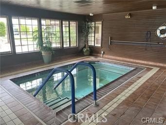 view of swimming pool featuring a pool