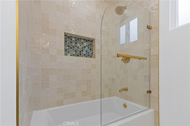 9038 Whitaker Ave, Northridge, CA 91343 - full bath featuring tub / shower combination