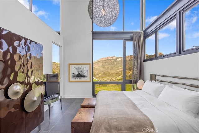bedroom with a towering ceiling and baseboards