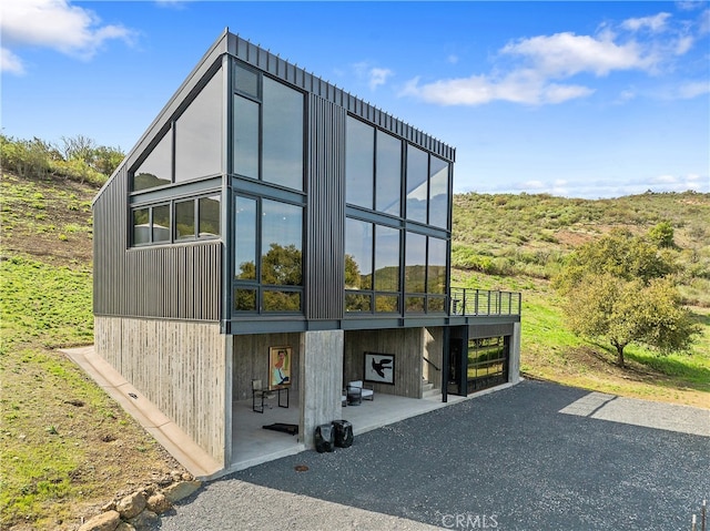 exterior space featuring driveway