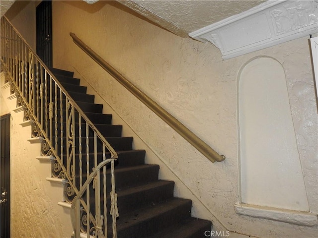 5617 La Mirada Ave, Los Angeles, CA 90038 - view of stairway