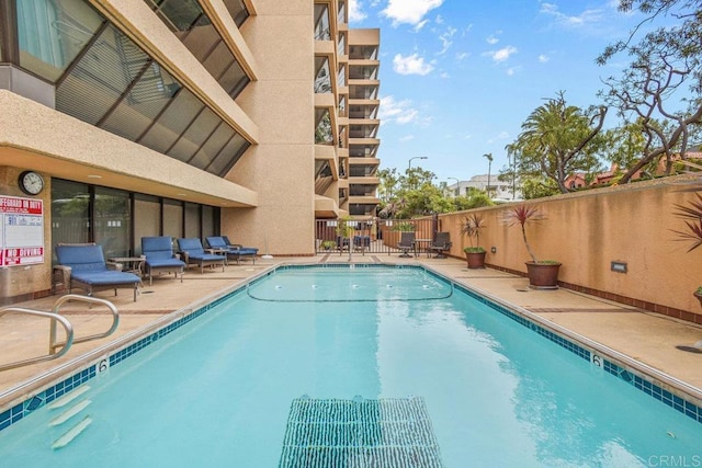 230 W Laurel St Unit 506, San Diego, CA 92101 - community pool featuring a patio area