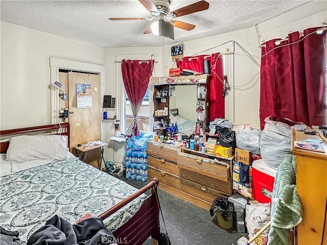 bedroom featuring ceiling fan and a textured ceiling