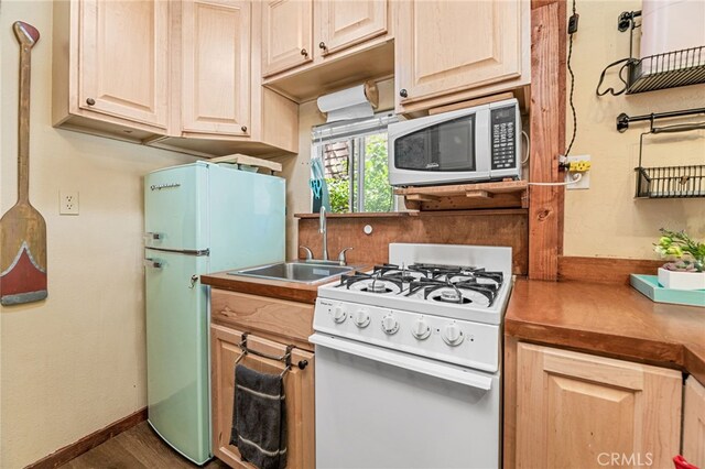 517 Moreno Ln, Sugarloaf, CA 92386 - photo 9