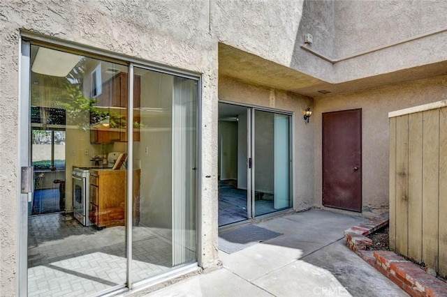 property entrance featuring stucco siding