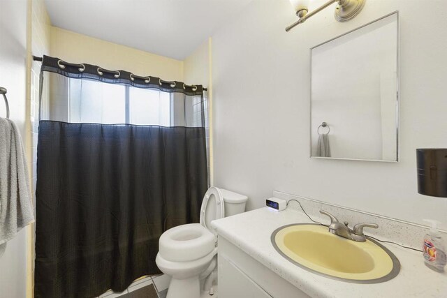 3168 Florine Dr, Lemon Grove, CA 91945 - full bath with toilet, vanity, and curtained shower