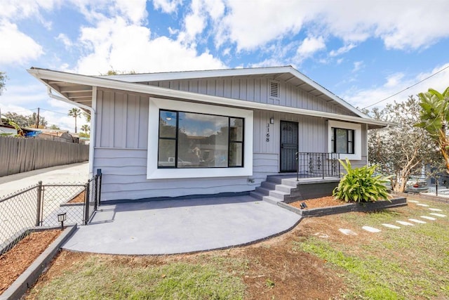 3168 Florine Dr, Lemon Grove, CA 91945 - bungalow featuring fence and covered porch