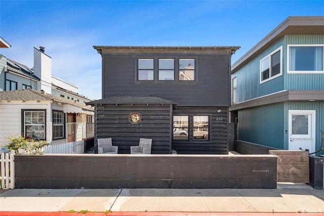 210 39th St, Newport Beach, CA 92663 - view of front facade featuring a fenced front yard