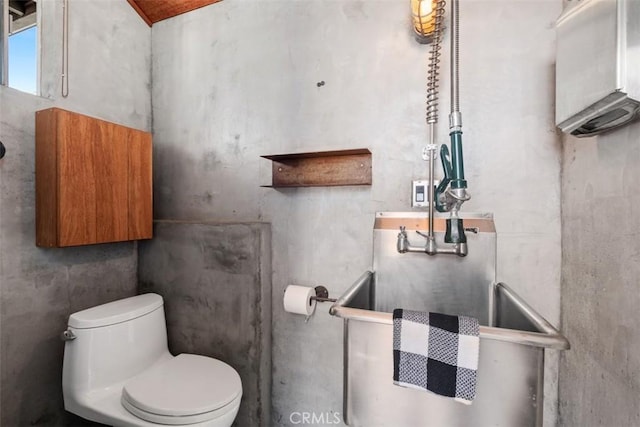 210 39th St, Newport Beach, CA 92663 - bathroom with toilet