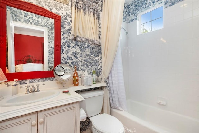 full bathroom featuring shower / bath combo, toilet, vanity, and wallpapered walls