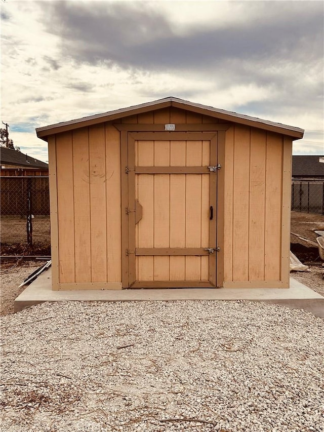 6252 Maloof Ave, Fontana, CA 92336 - view of shed featuring fence