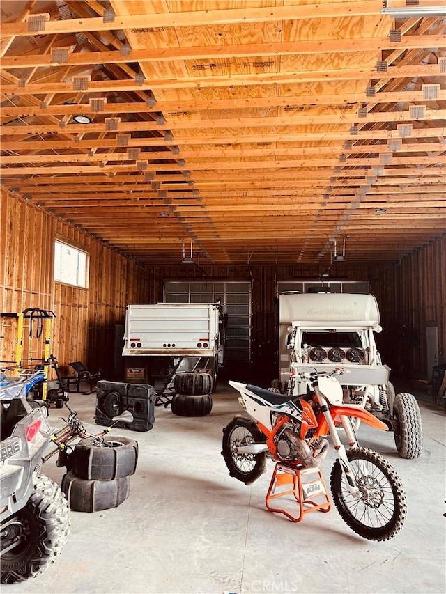 6252 Maloof Ave, Fontana, CA 92336 - view of garage