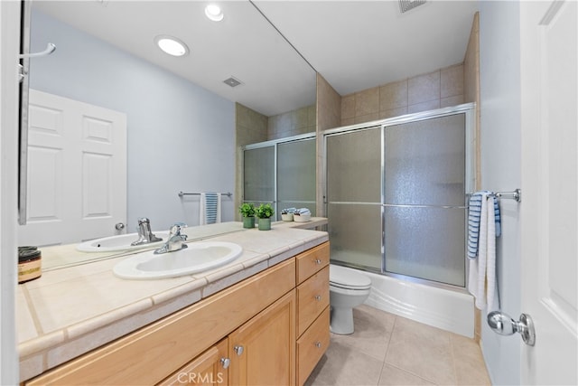 74119 Academy Ln E, Palm Desert, CA 92211 - full bath featuring tile patterned flooring, vanity, toilet, bath / shower combo with glass door, and recessed lighting