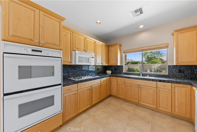 74119 Academy Ln E, Palm Desert, CA 92211 - kitchen featuring white appliances, a sink, tasteful backsplash, light tile patterned floors, and dark countertops