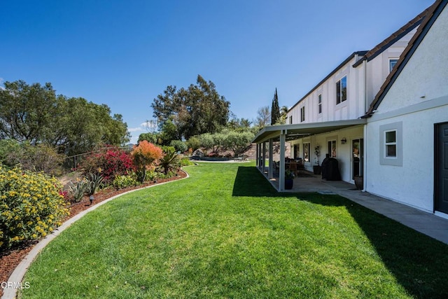view of yard featuring a patio area