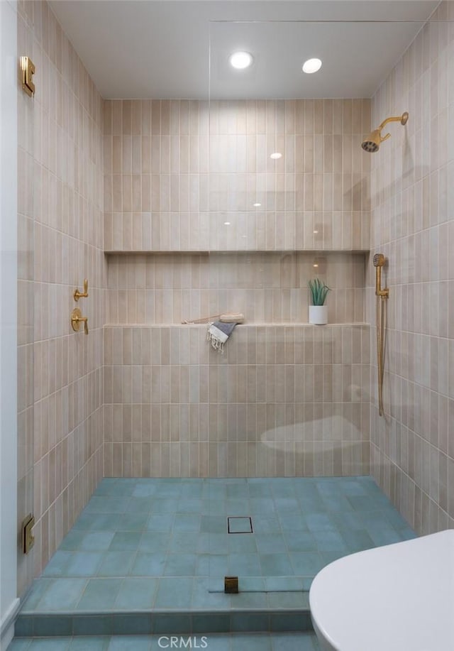 2604 Victoria Dr, Laguna Beach, CA 92651 - full bath featuring tiled shower and recessed lighting