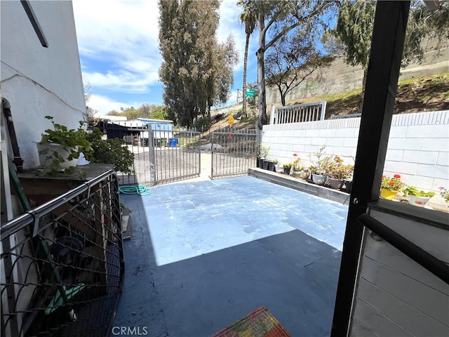 1708 E 3rd St, Los Angeles, CA 90033 - view of patio / terrace with fence