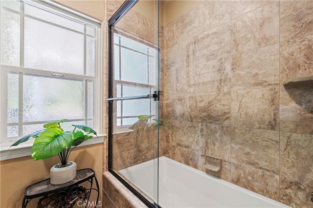 full bath with a wealth of natural light and tiled shower / bath combo