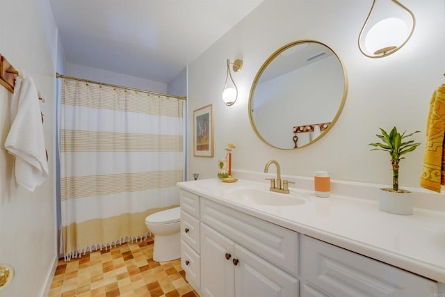 full bath with toilet, visible vents, vanity, and a shower with shower curtain