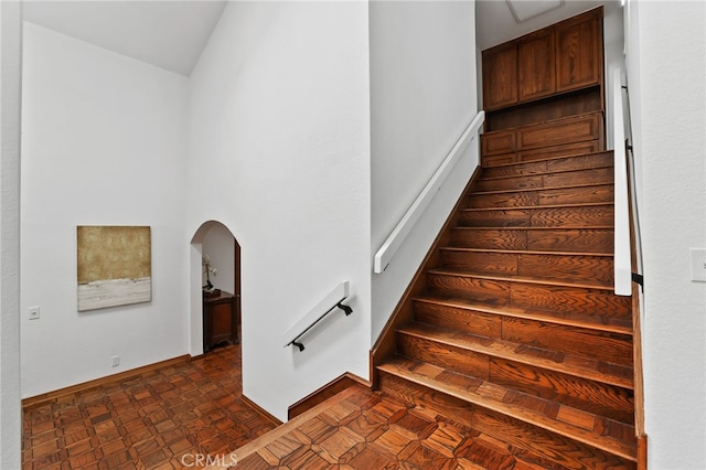 27955 Gallina, Mission Viejo, CA 92692 - staircase featuring arched walkways and baseboards