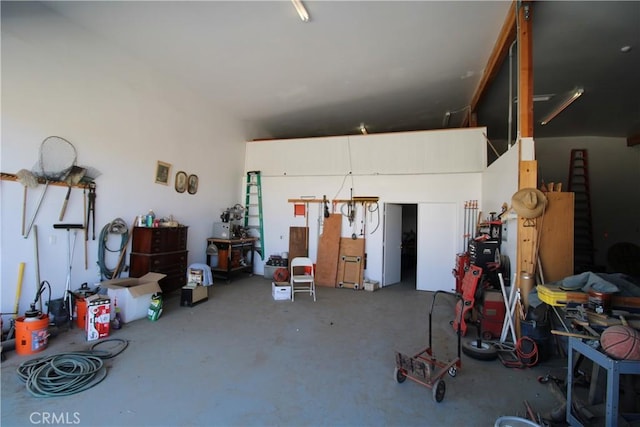 17255 Donert St, Hesperia, CA 92345 - view of garage
