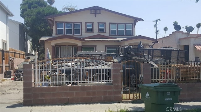 view of front of property featuring fence