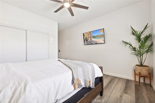 43475 Brahea Ct, Indio, CA 92201 - bedroom featuring wood finished floors, baseboards, ceiling fan, and a closet