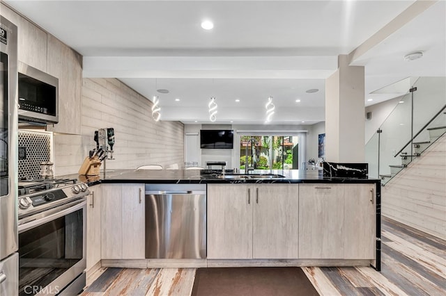 21551 Burbank Blvd, Woodland Hills, CA 91367 - photo 6