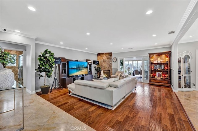 living area featuring visible vents, recessed lighting, and wood finished floors