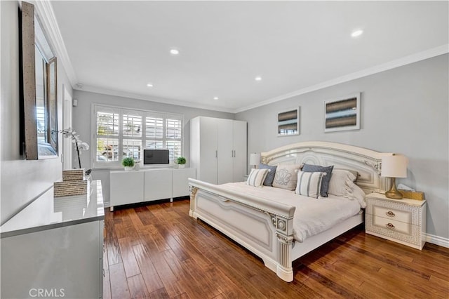 bedroom featuring dark wood-style flooring, crown molding, baseboards, and recessed lighting