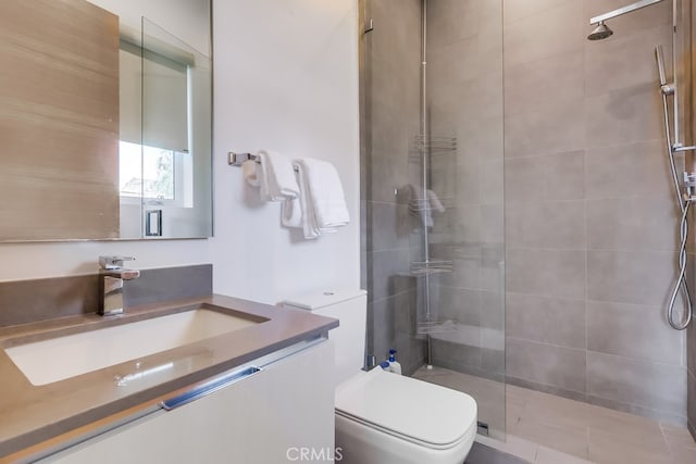 737 N Cherokee Ave, Los Angeles, CA 90038 - full bath featuring toilet, vanity, and walk in shower
