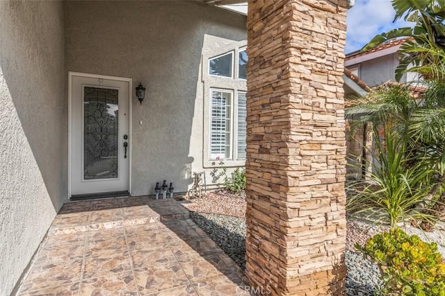 property entrance featuring stucco siding