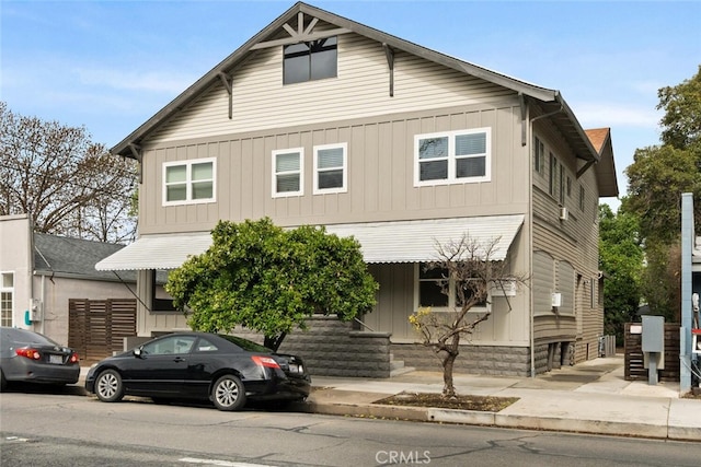 282 E 8th St, Chico, CA 95928 - view of front facade with board and batten siding