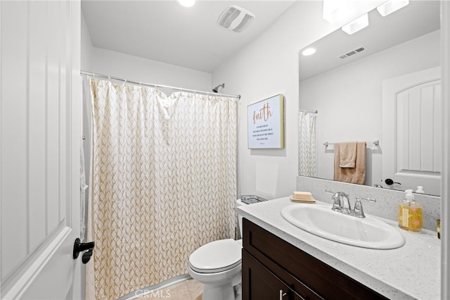 full bathroom with visible vents, toilet, curtained shower, and vanity