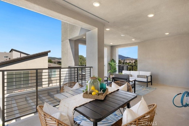 balcony featuring an outdoor hangout area