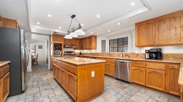 18668 Lemert St, Hesperia, CA 92345 - kitchen featuring a tray ceiling, recessed lighting, a center island, under cabinet range hood, and stainless steel appliances